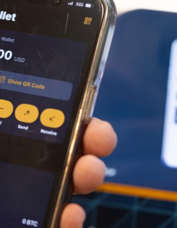 CoinFlip Bitcoin ATM – OOVAPE (Anthem)