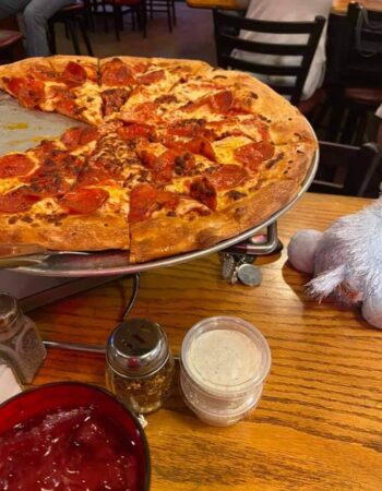 El Pizzeria Sports Bar & Grill