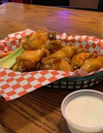 El Pizzeria Sports Bar & Grill